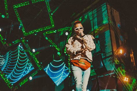 Sfera Ebbasta al Primo Maggio 2018 con 2 rolex: polemiche 